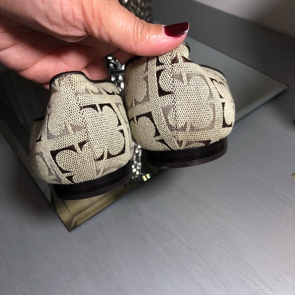 Liz Clairborne OLIVIA Leather Pointy Toe Flats - Picture 4 of 8